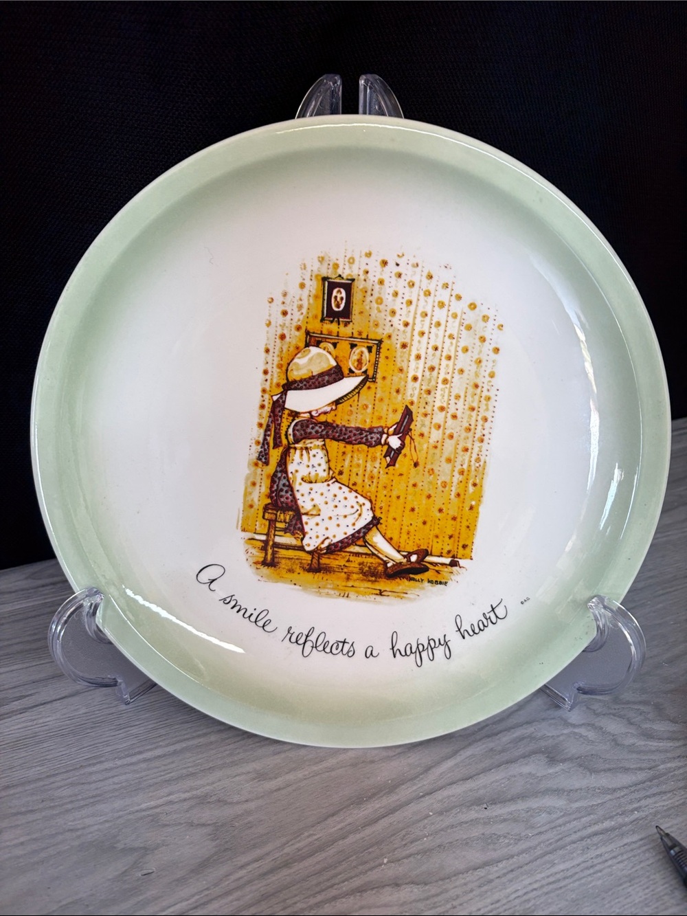 Vintage-Style Green Serving Plate with Illustrated Girl and Sentiment